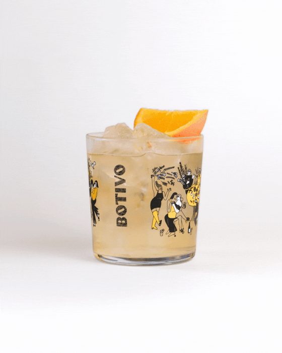 Animated Botivo branded illustrated tumbler filled with Botivo, ice and an orange slice